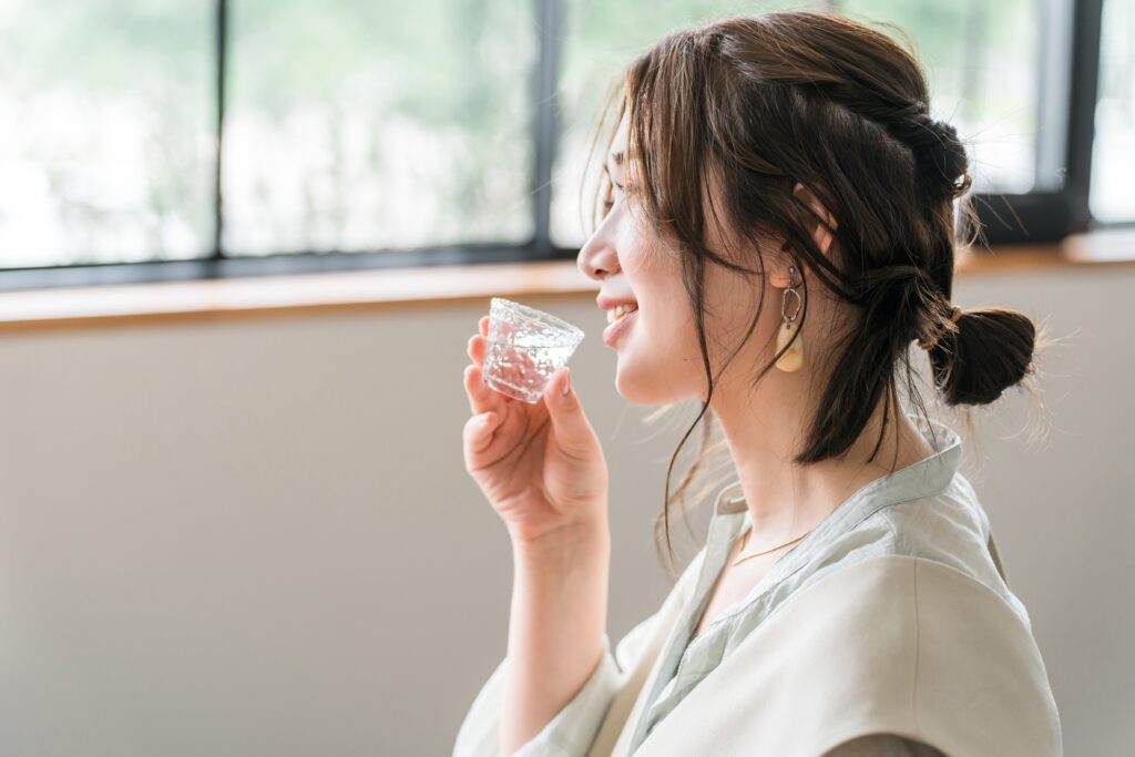日本酒　女性
