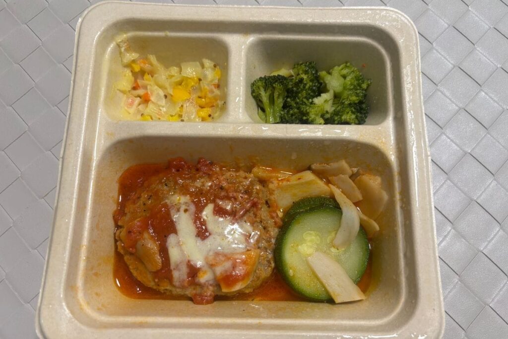 濃厚トマトソースとチーズの贅沢ハンバーグ