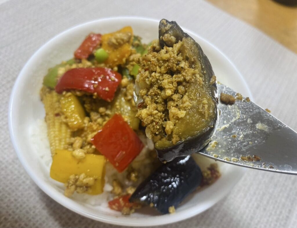 彩り野菜の本格チキンガパオ 画像