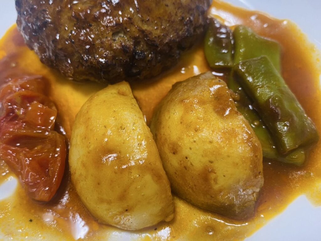 たっぷり温野菜の濃厚デミグラスハンバーグ 画像