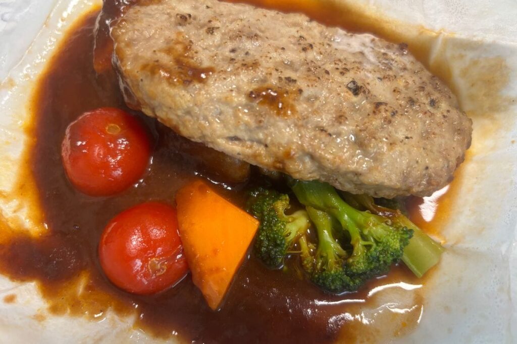 Vivid TABLE-野菜たっぷりデミグラスハンバーグ