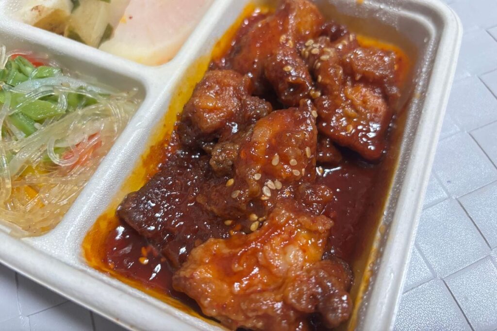 米油で揚げた甘辛ヤンニョムチキンアップ