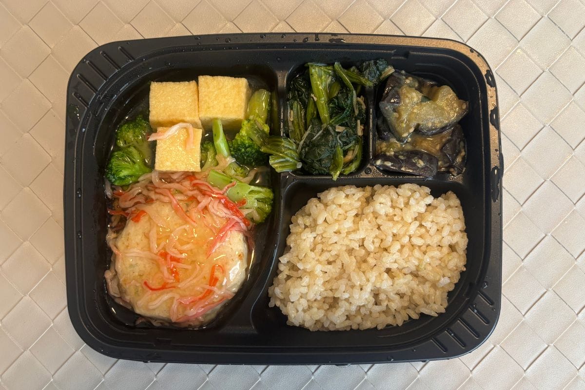 和風出汁香る厚揚げ豆腐とつくねのやさしい
カニかまあんかけ