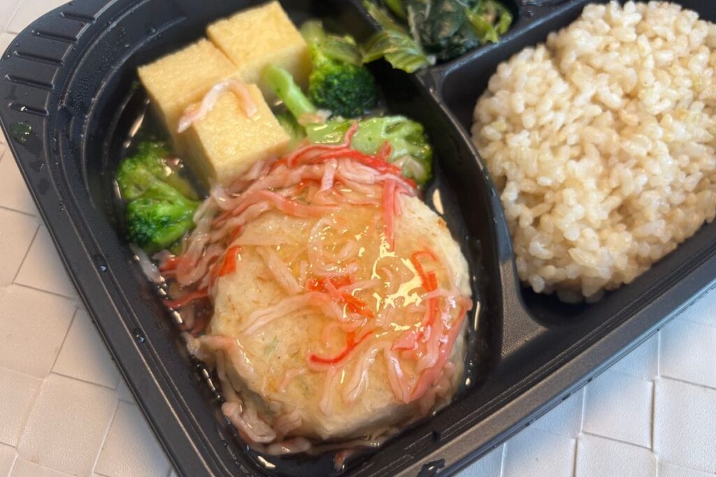 和風出汁香る厚揚げ豆腐とつくねのやさしいカニかまあんかけ　アップ