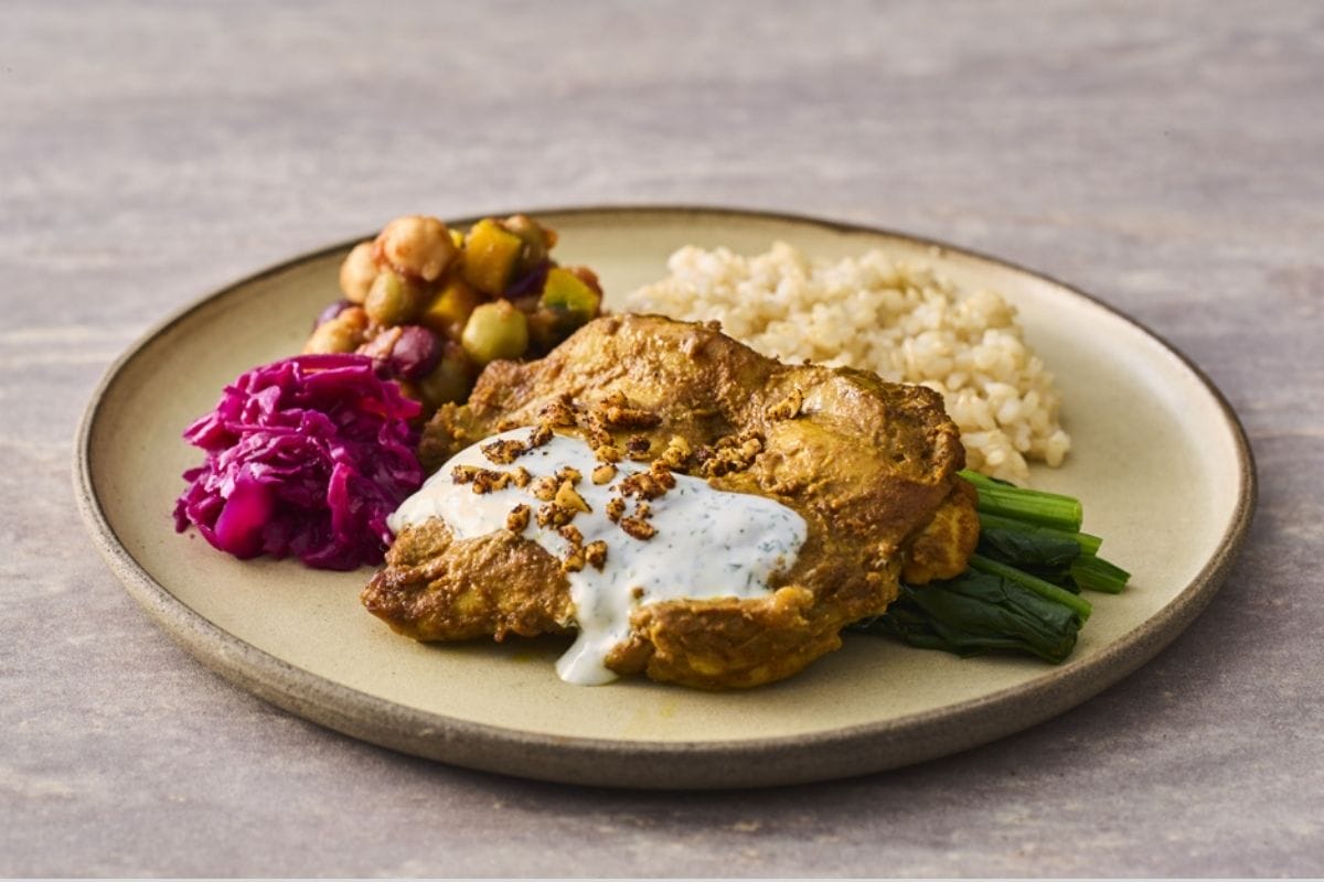 特製漬け込み
タンドリーチキンと
ハーブ香るヨーグルトソース