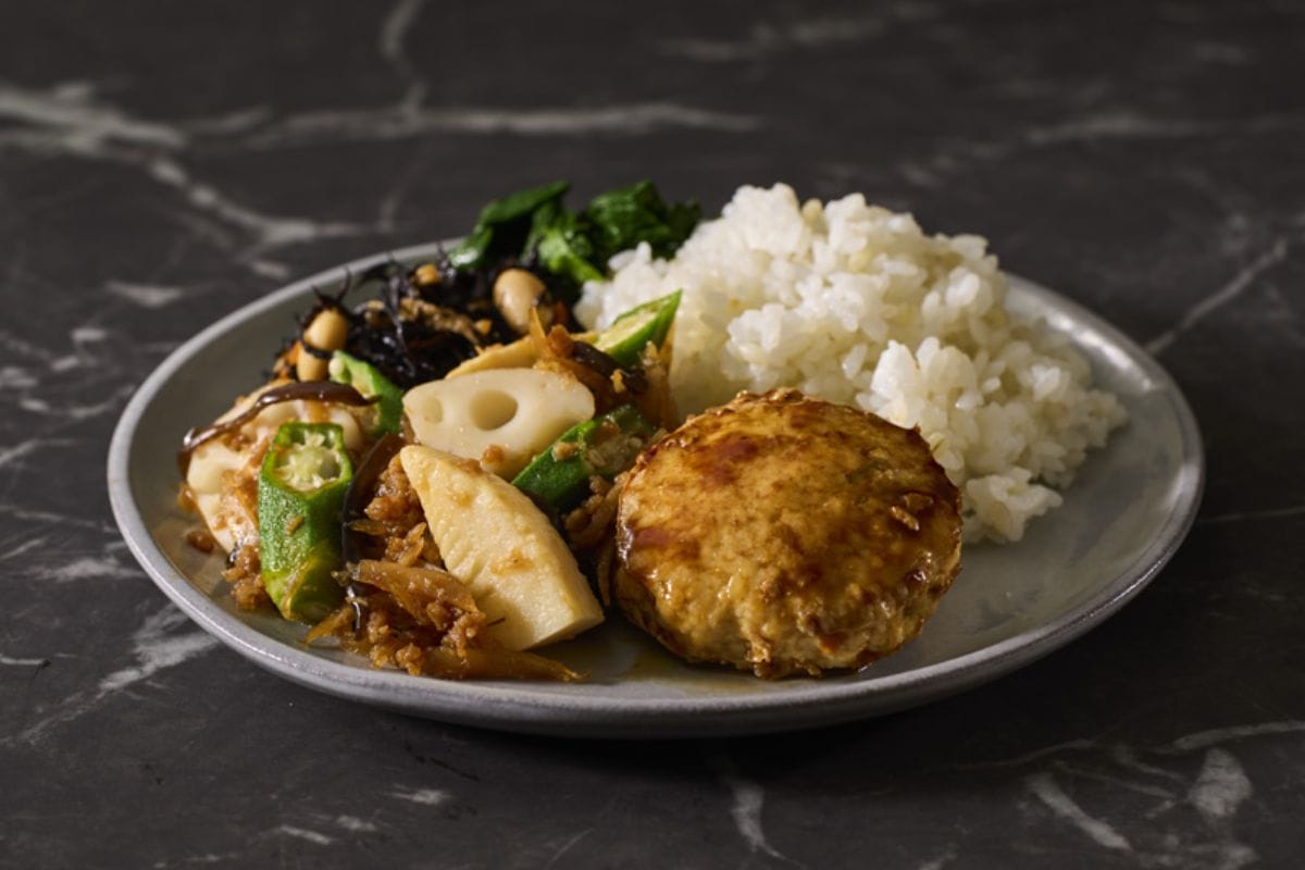 香ばしつくねの照り焼きと4種野菜の甘辛生姜餡和え