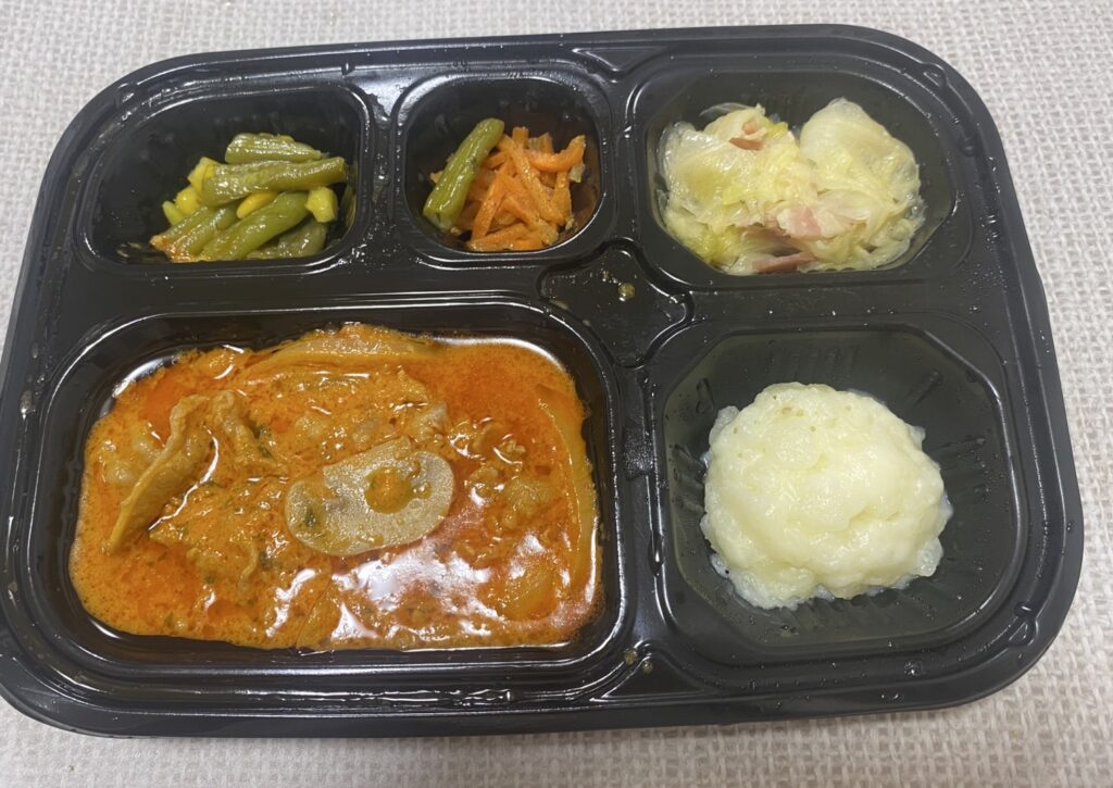 ワタミの宅食ダイレクト ビーフストロガノフ 写真