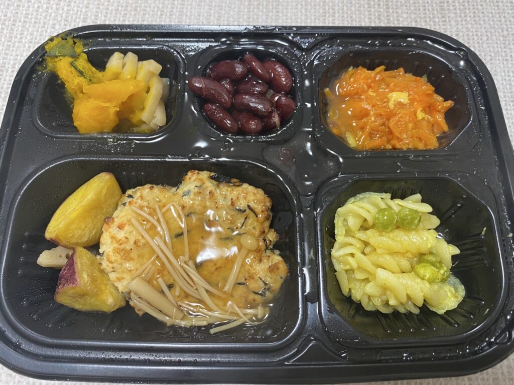 ワタミの宅食ダイレクト 豆腐ハンバーグ(ワタミファームの有機きく芋入り) 写真